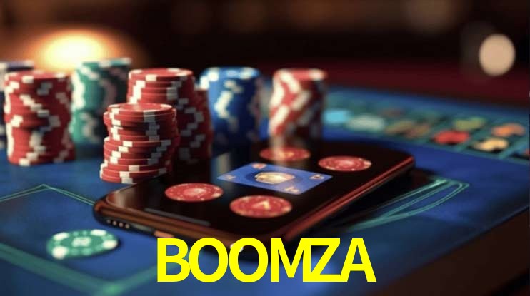 Escena dinámica inspirada en casino con iluminación BOOMZA, cartas, fichas e íconos de juegos digitales en un espacio moderno de juegos.